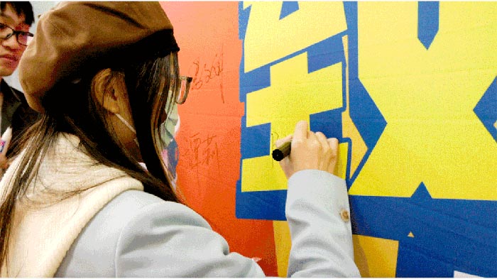 ��2��Ա�������ٷ���վ