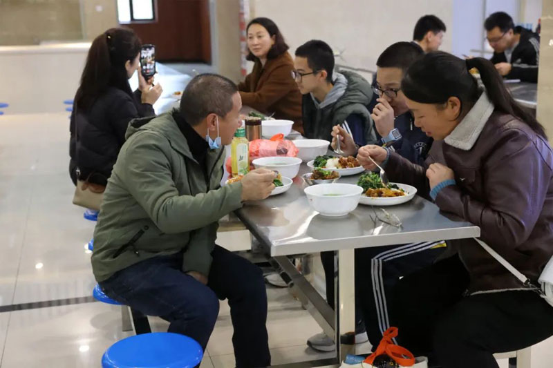 ��2��Ա�������ٷ���վ